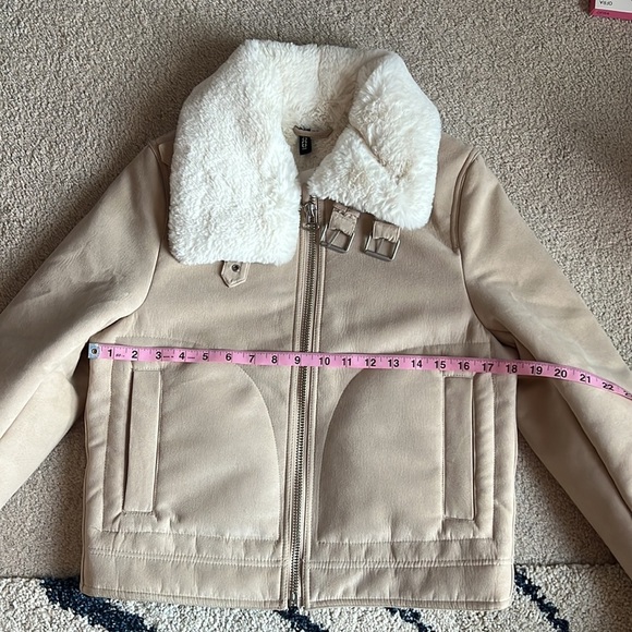 🆕Jacket with Faux Fur Lining, Size 6 - Picture 4 of 8